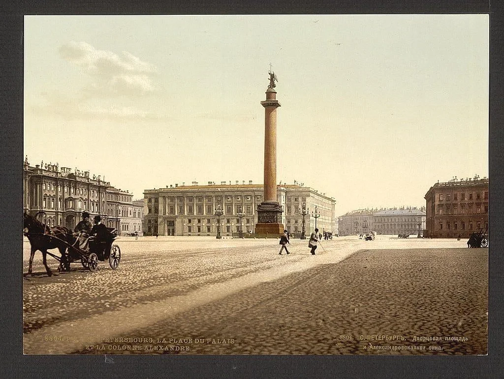 Дворцовая площадь и Александровская колонна