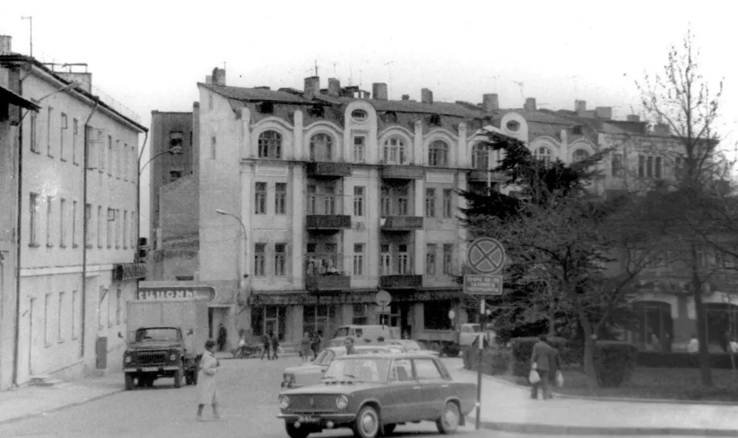 У рынка в Ялте