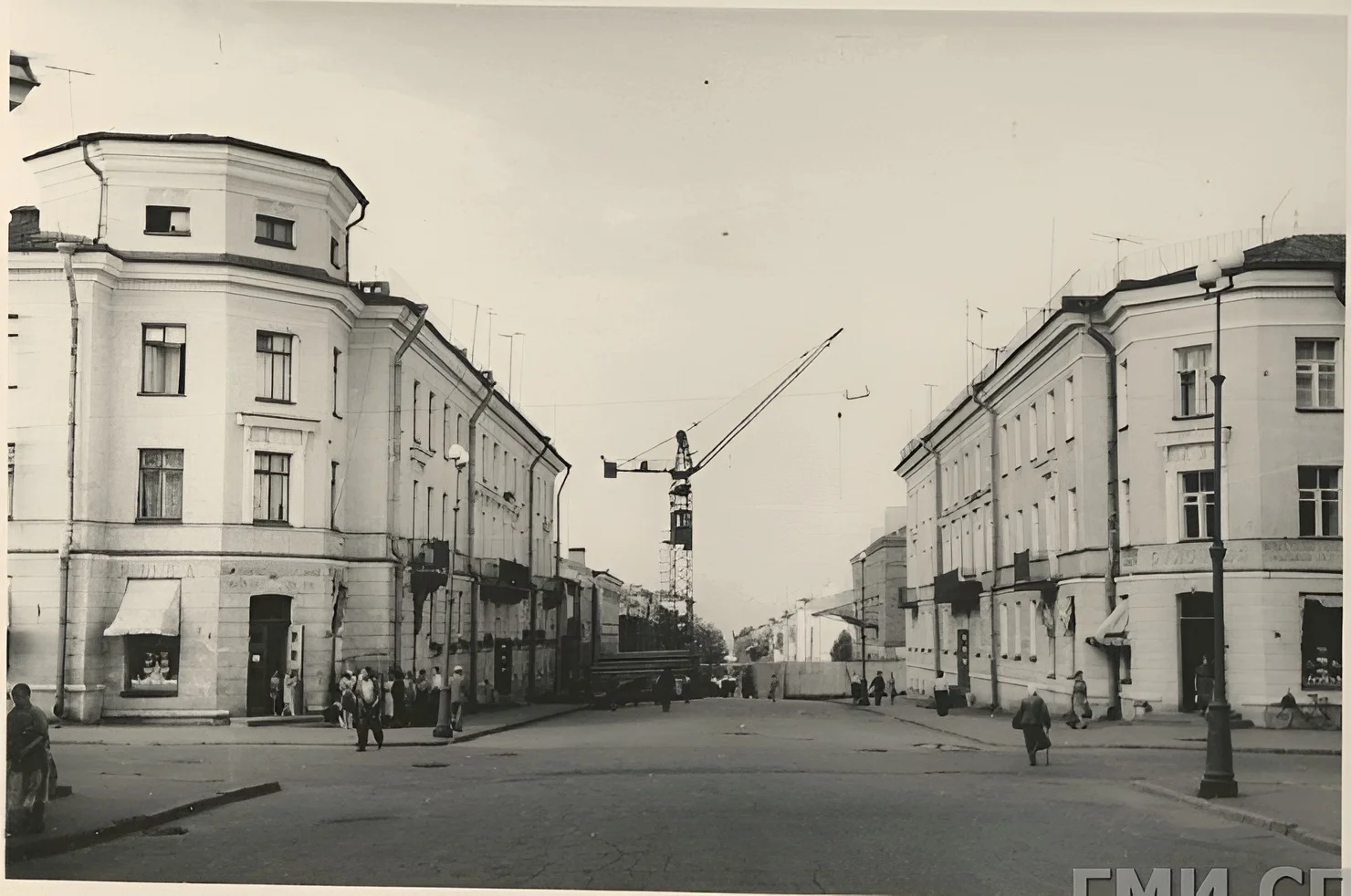 1959. Пушкин. Улица Коминтерна у перекрёстка с улицей Революции. Вид в сторону Московской улицы.