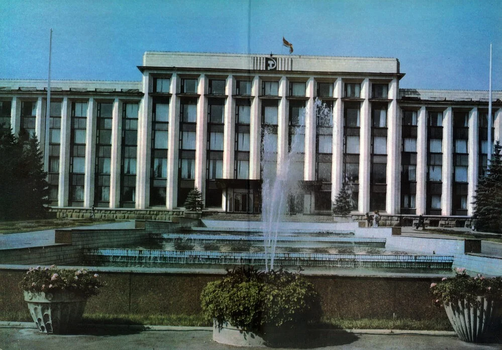 Административное здание на Советской площади