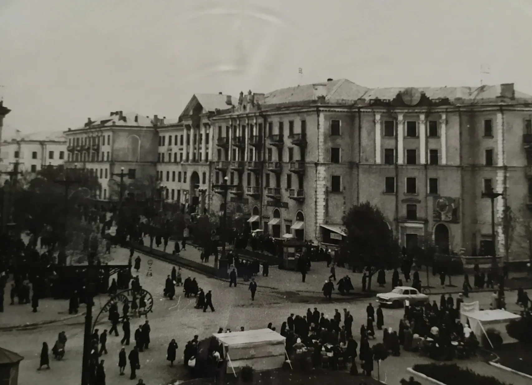 Перекресток улицы Московской и проспекта Ленина