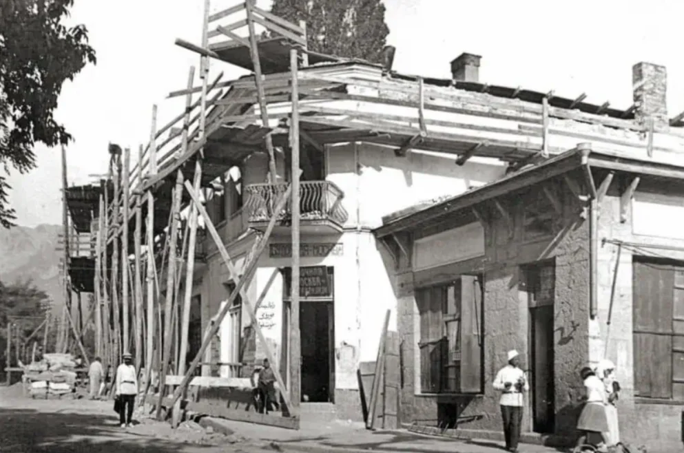 Булочная "Москва". Восстановление поле землетрясения 1927 года